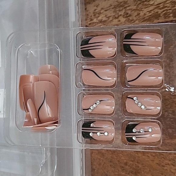 2/$16 Rhinestone Press On Nails - Picture 10 of 11